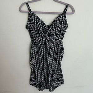 Liz Lange for Target Black & White Maternity Swim Top Size M-D/DD